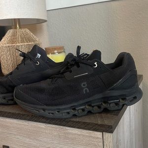 Onrunning Cloudstratus Womens 9.5